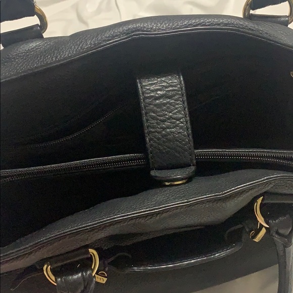 Classy MK BAG. No pulls or tears. Several pockets. - Picture 4 of 6